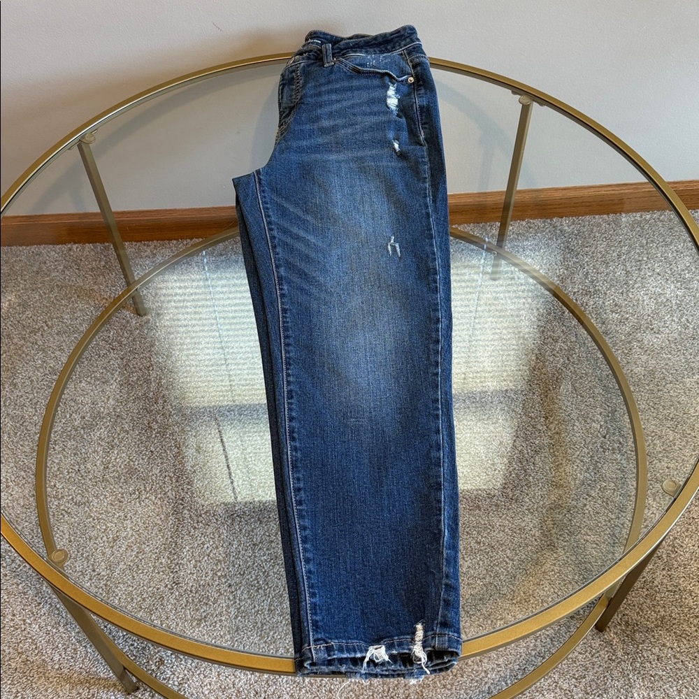 Time and Tru Mid-Rise Distressed Jeans Size 4 - Picture 12 of 16